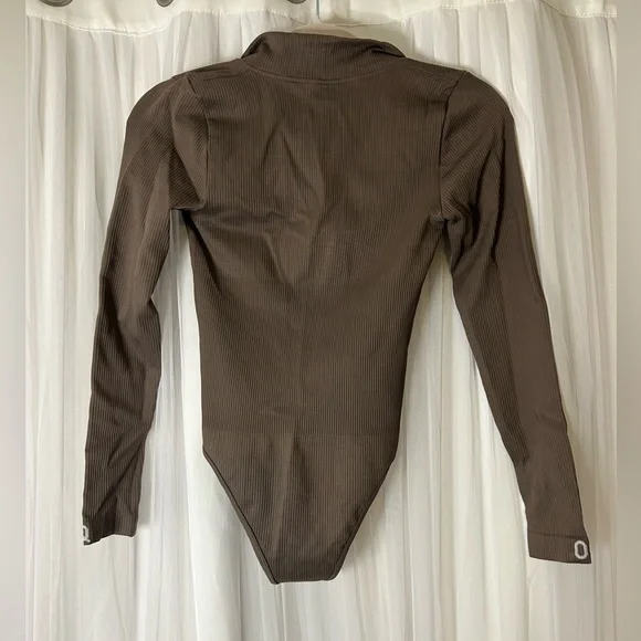 OQQ Brown Zip-Up Bodysuit - Picture 5 of 6